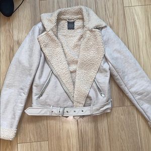 Beige belted jacket with wool